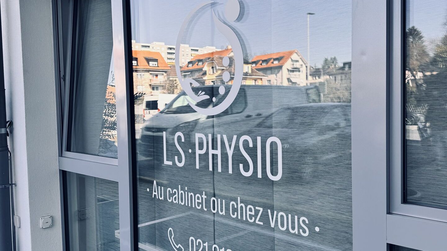 Marquage vitrine commerce HF Vitro à Lausanne